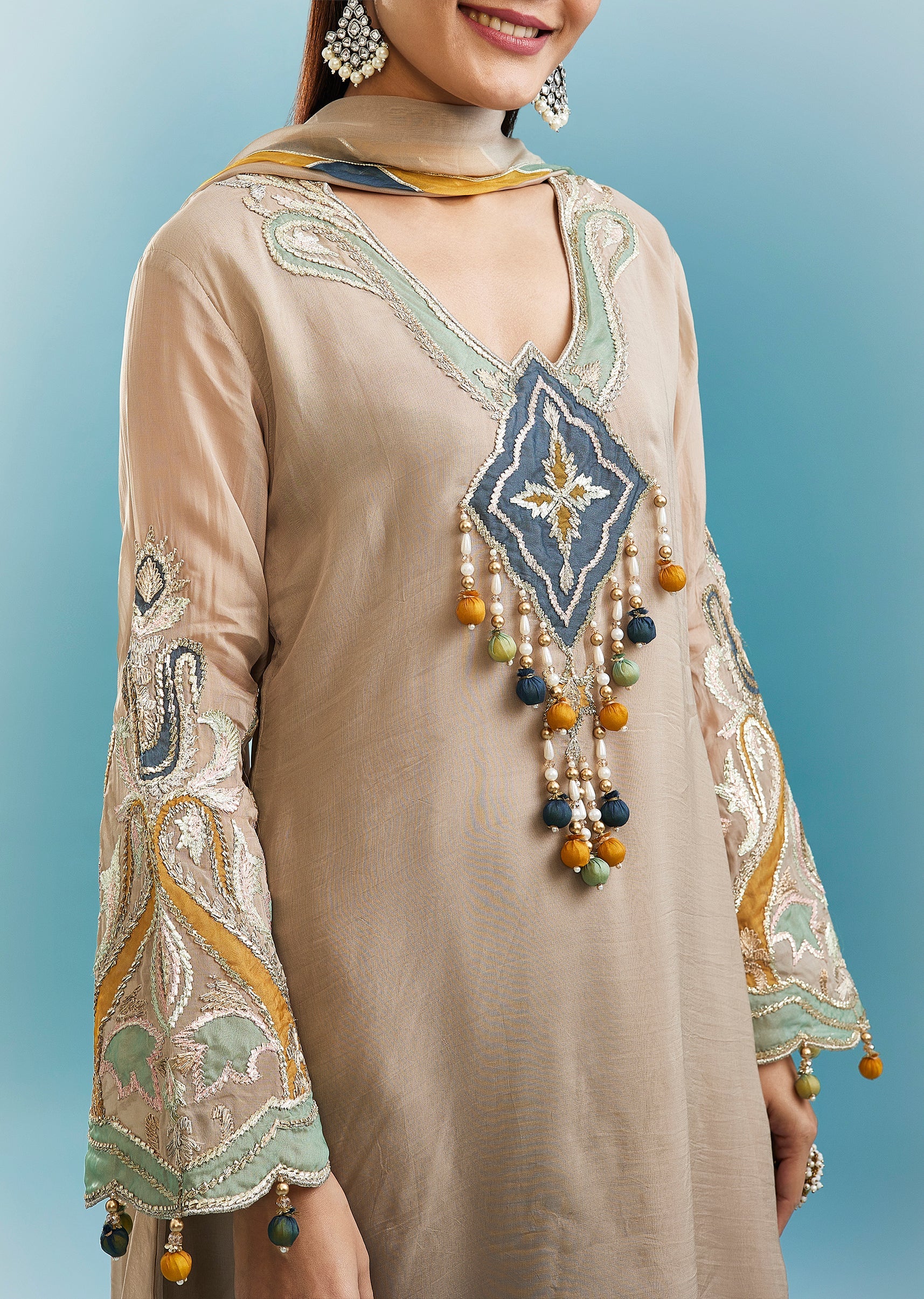 Beige Kurta Set With Gotta Patti And Patch Work - Image 2