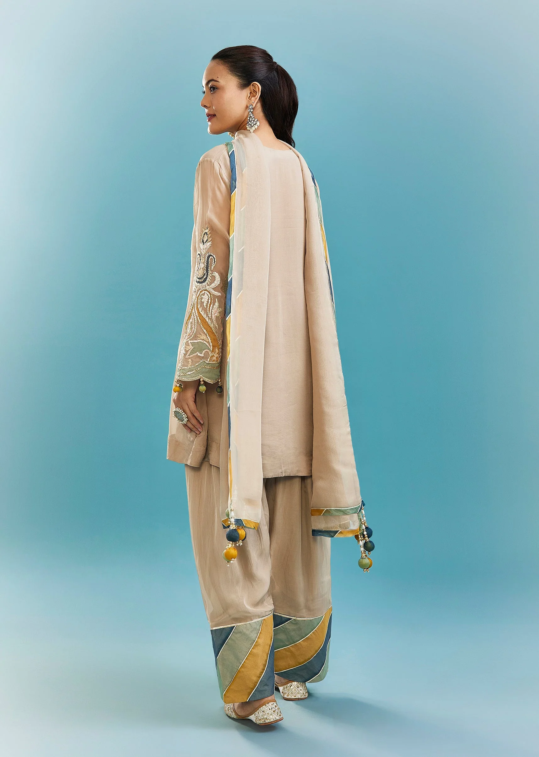 Beige Kurta Set With Gotta Patti And Patch Work - Image 5