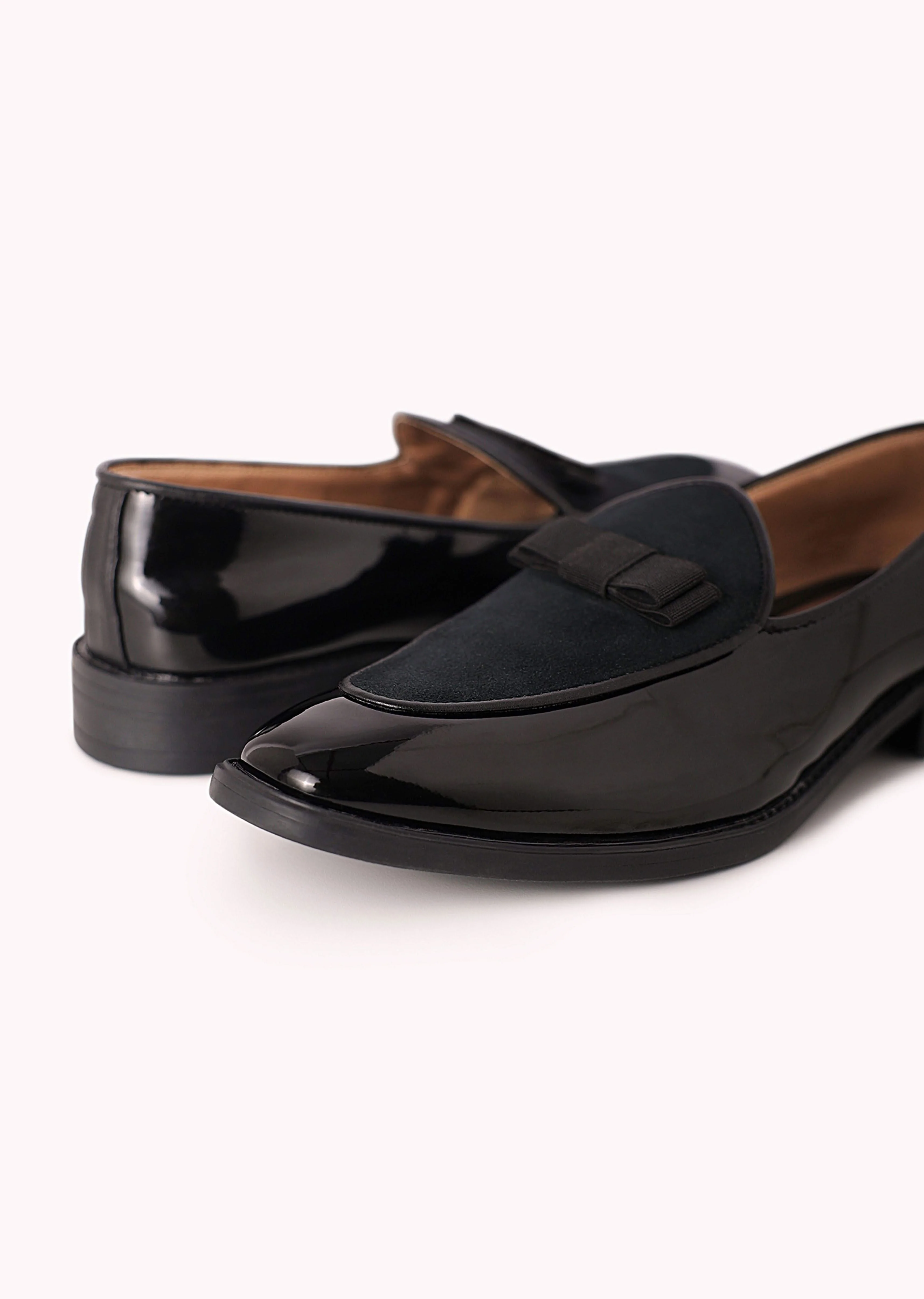 Black Bow Juttis In Velvet - Image 4