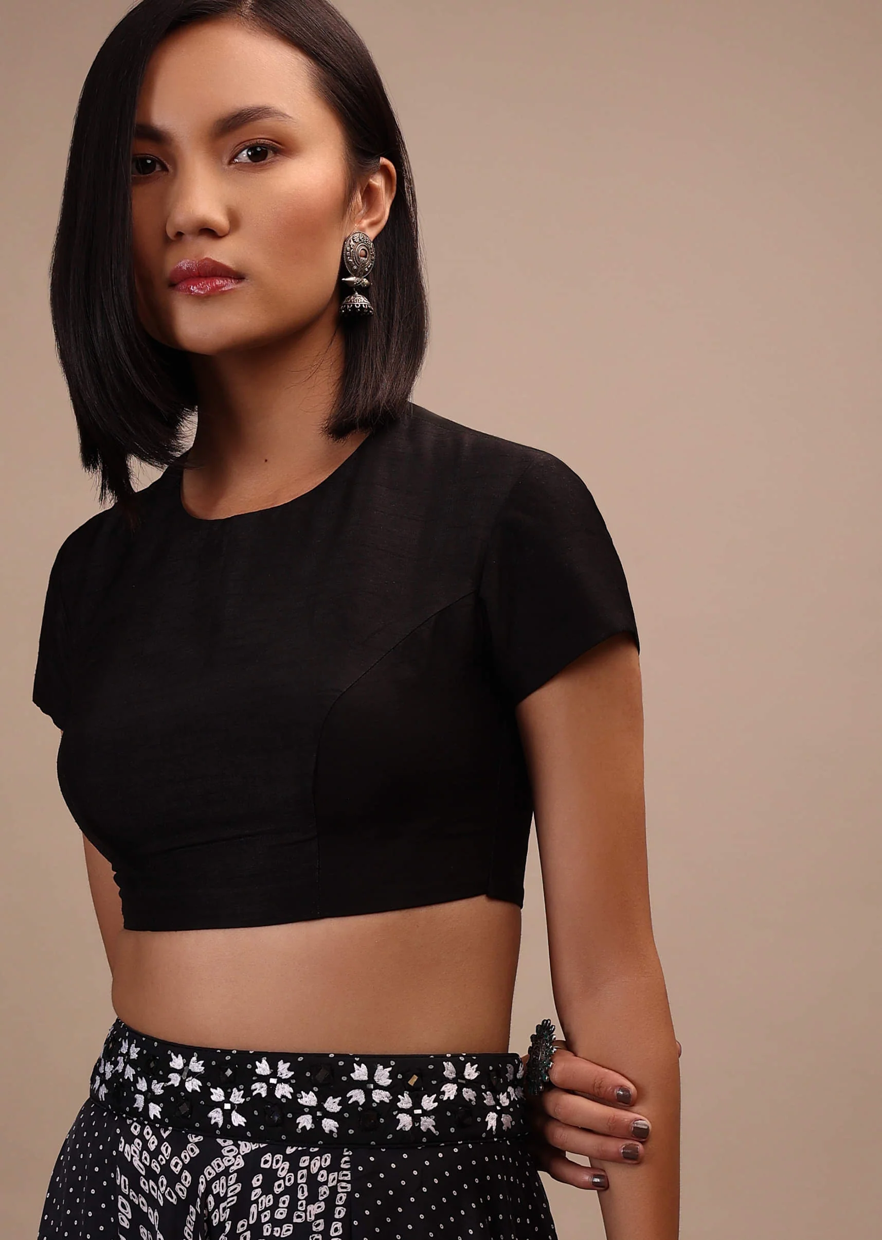 Black Cap Sleeves Blouse In The Round Neck. Raw Silk With Cut Out Back Neck And Hook Closure - Image 4