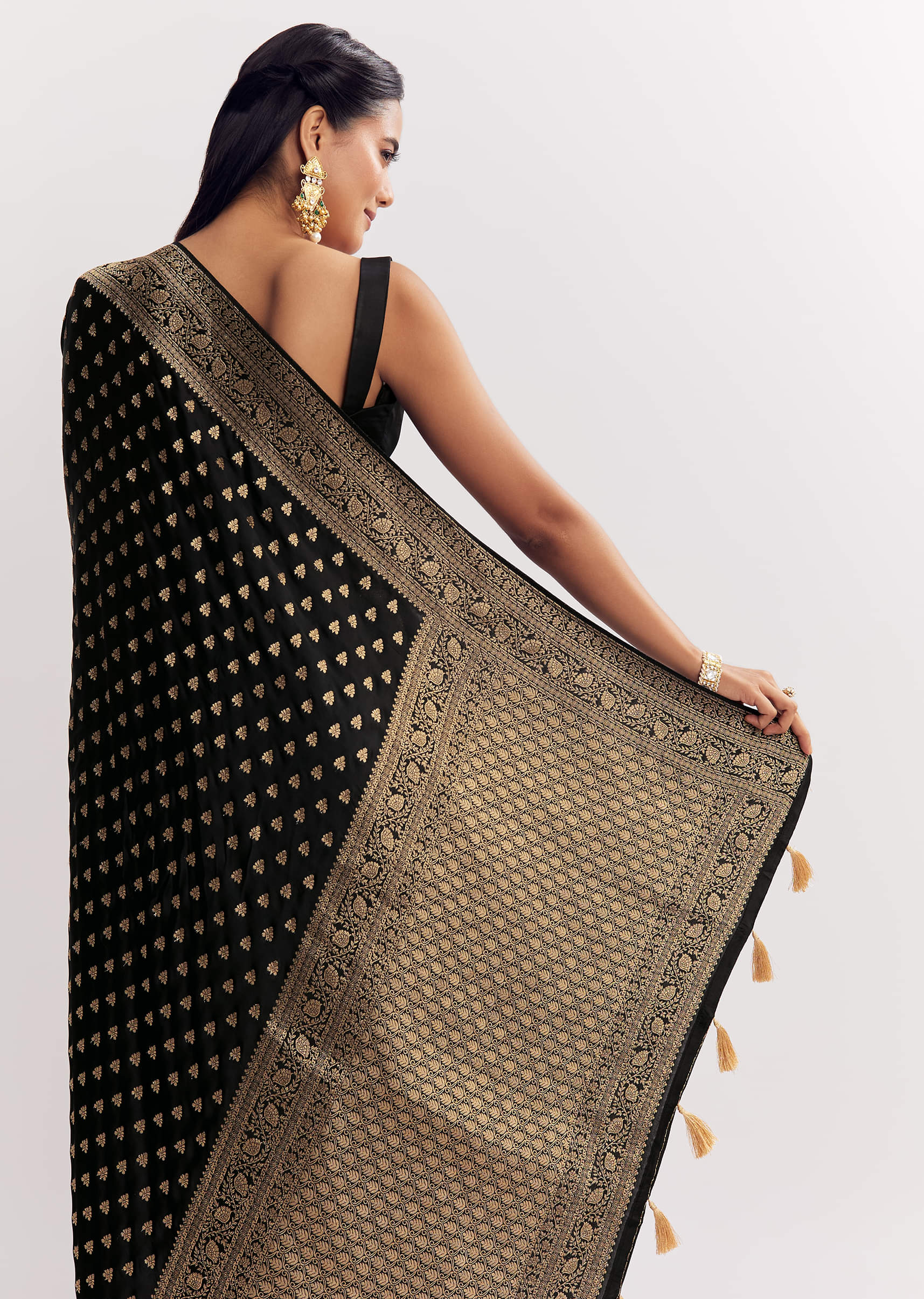 Black Dola Silk Saree With Woven Butti Work Border - Image 6