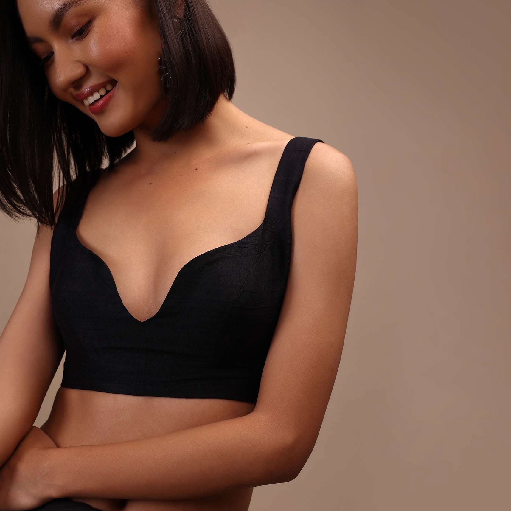 Black Sleeveless Blouse In Raw Silk With Sweetheart Neckline Thick Strap With Back Hook Closure - Image 3