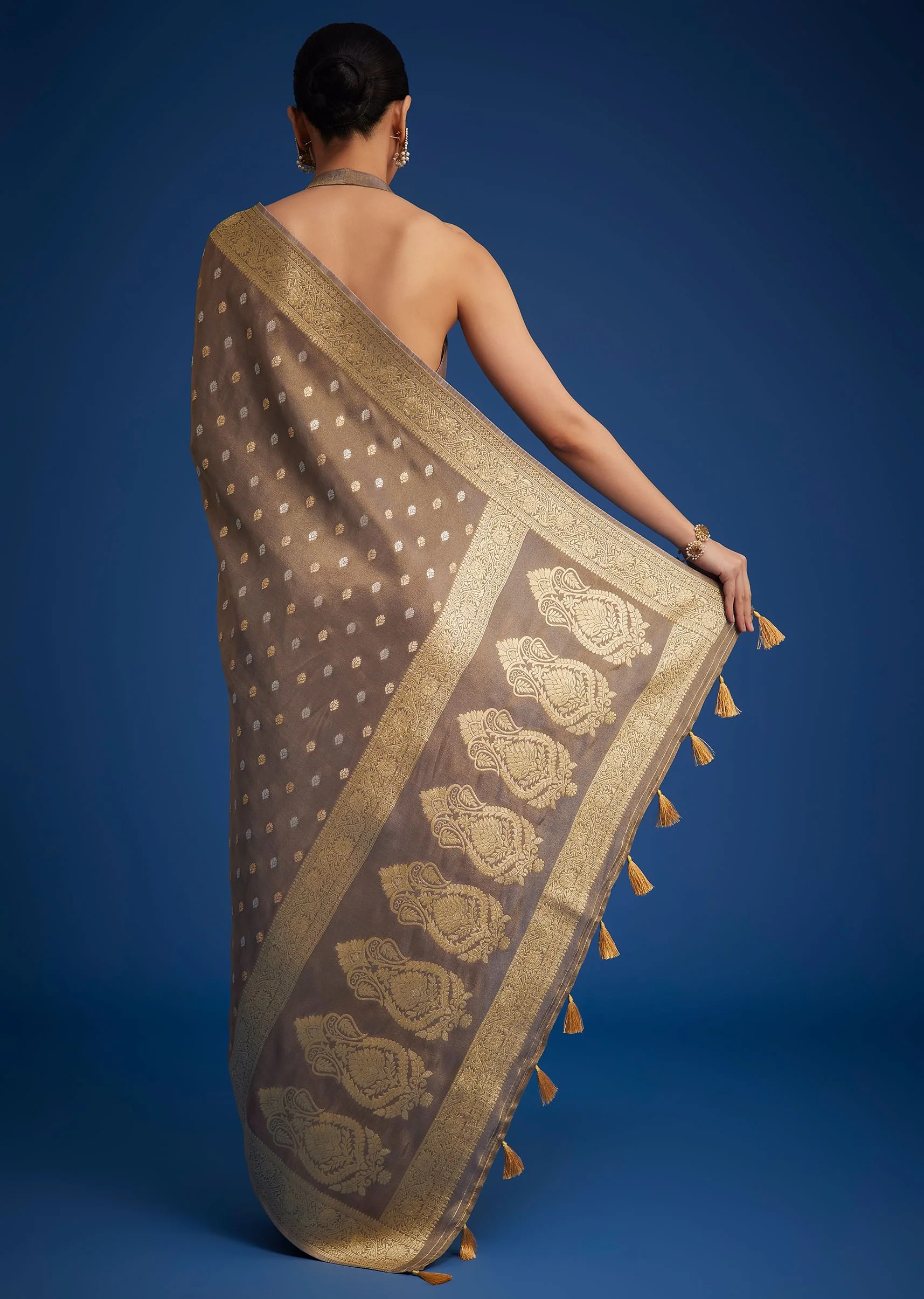 Brownish Grey Tissue Silk Saree With Zari Border And Butti Work - Image 4