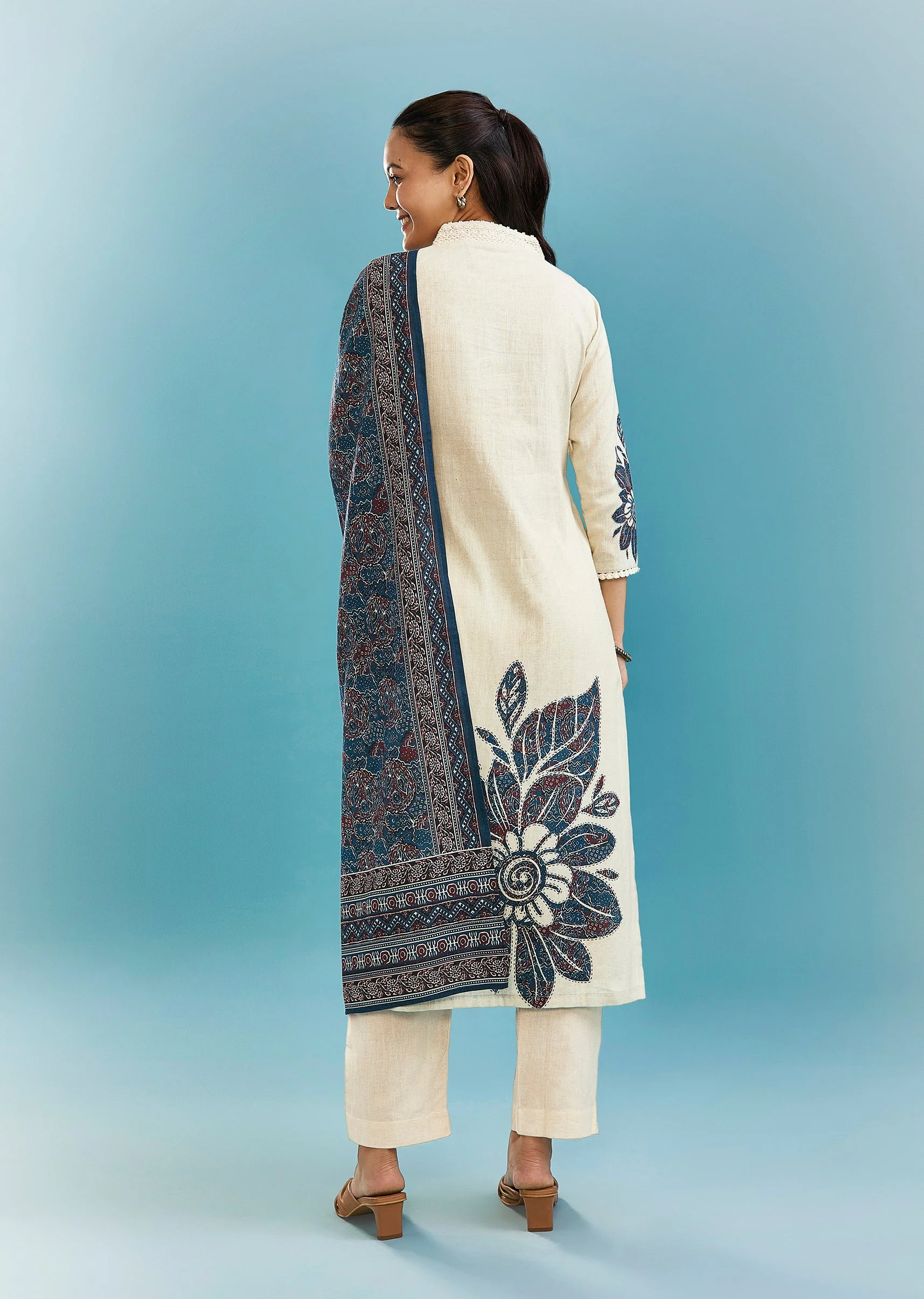 Cream And Blue Block Print Kurta Set With Lace Detailing - Image 5