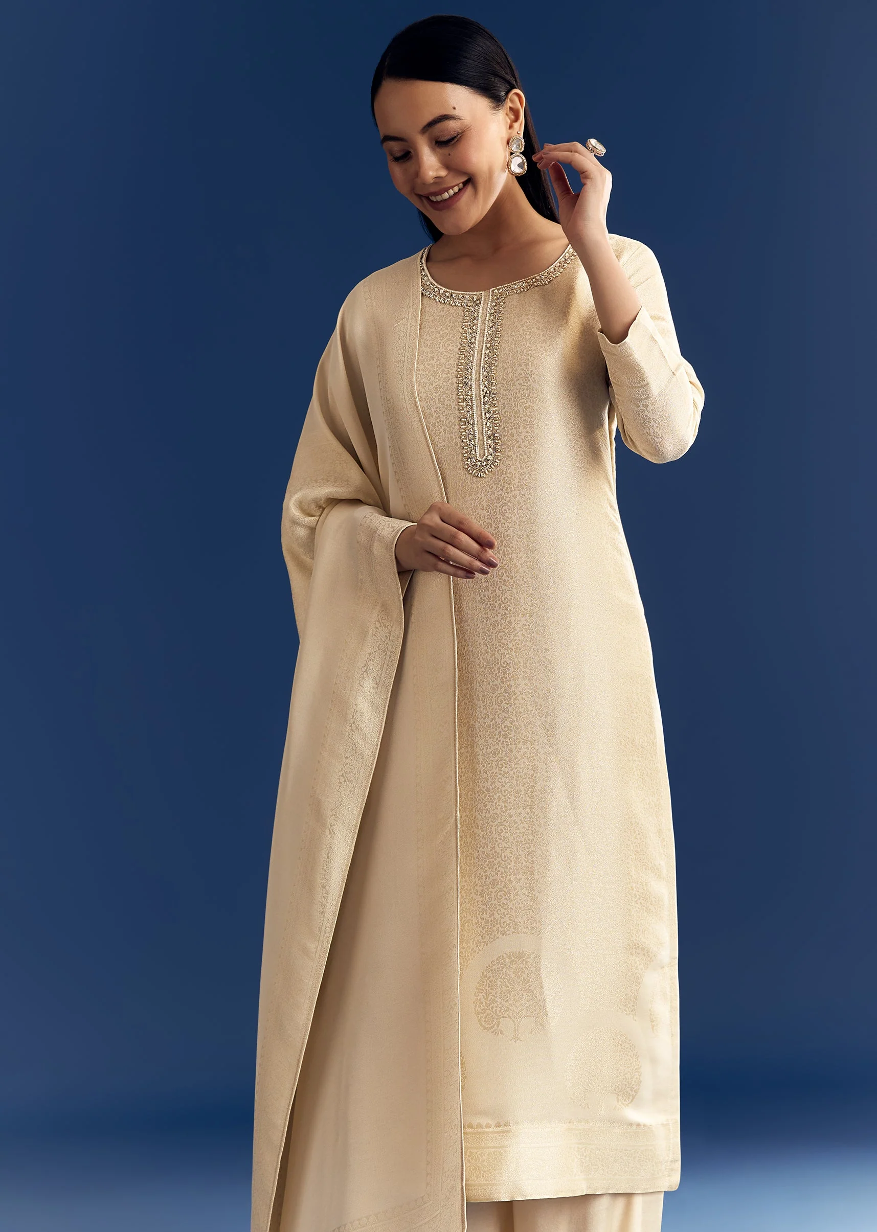 Cream Banarasi Tissue Kurta Set With Zardosi Neckline - Image 3