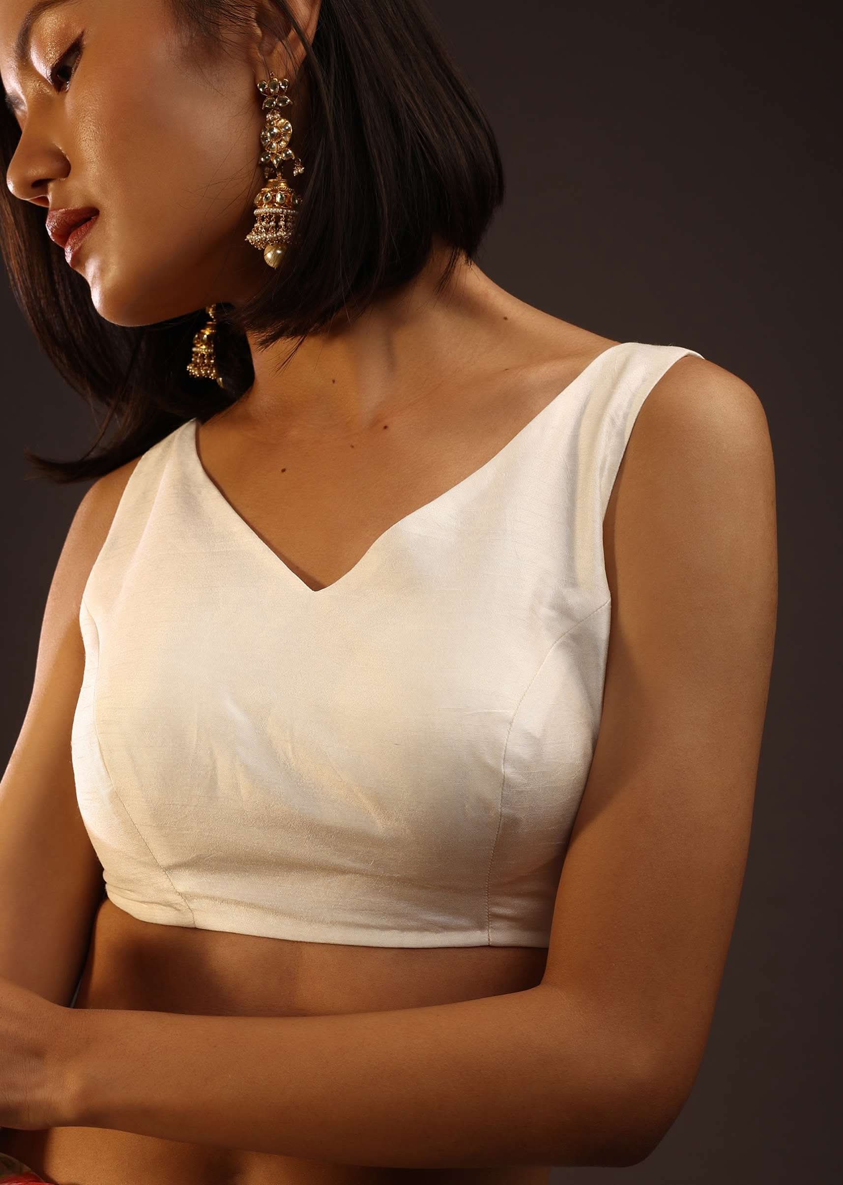 Erget White Sleeveless Blouse With A V Neckline Front And Back - Image 4