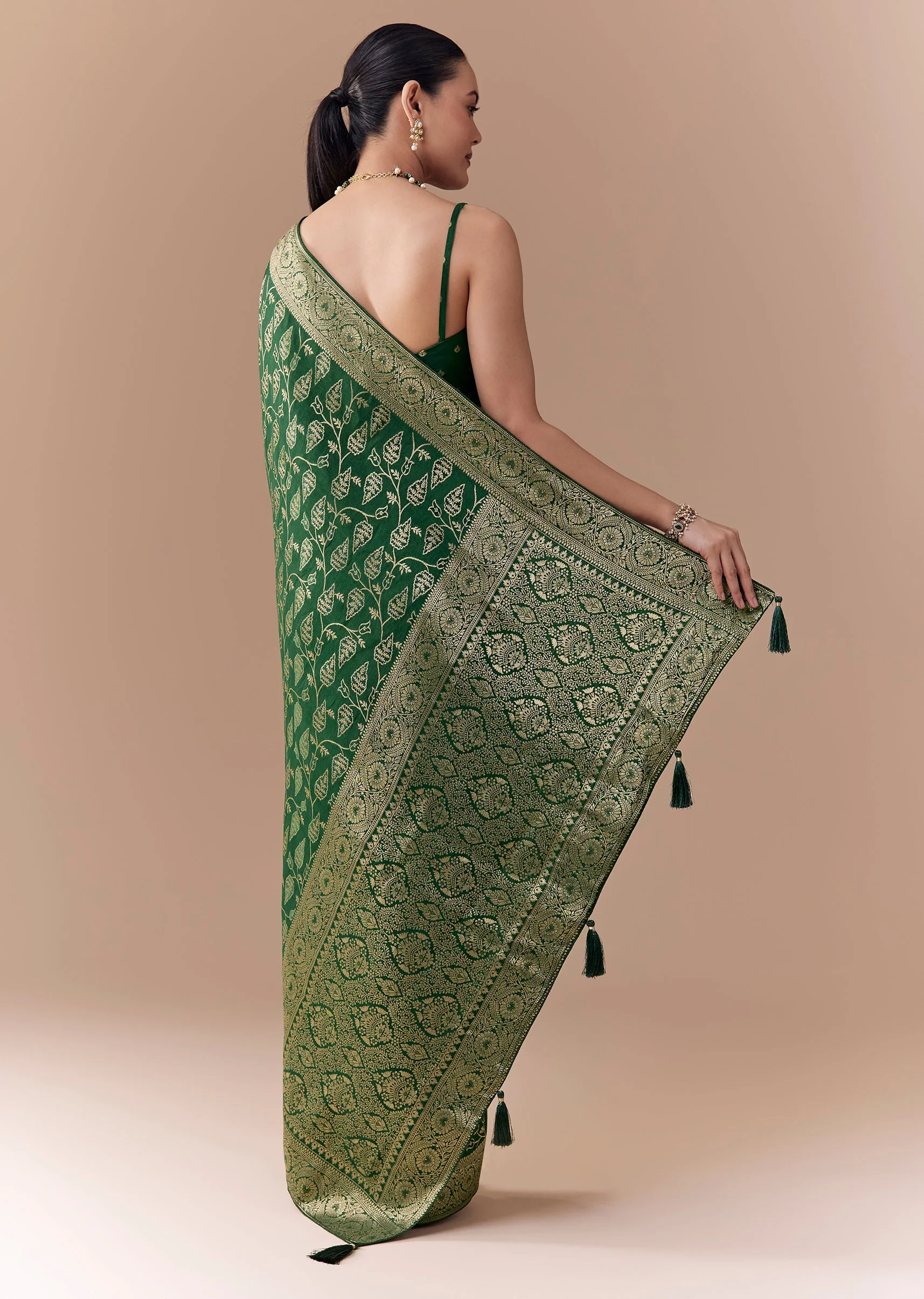 Green Dola Silk Woven Saree with Blouse Fabric - Image 4