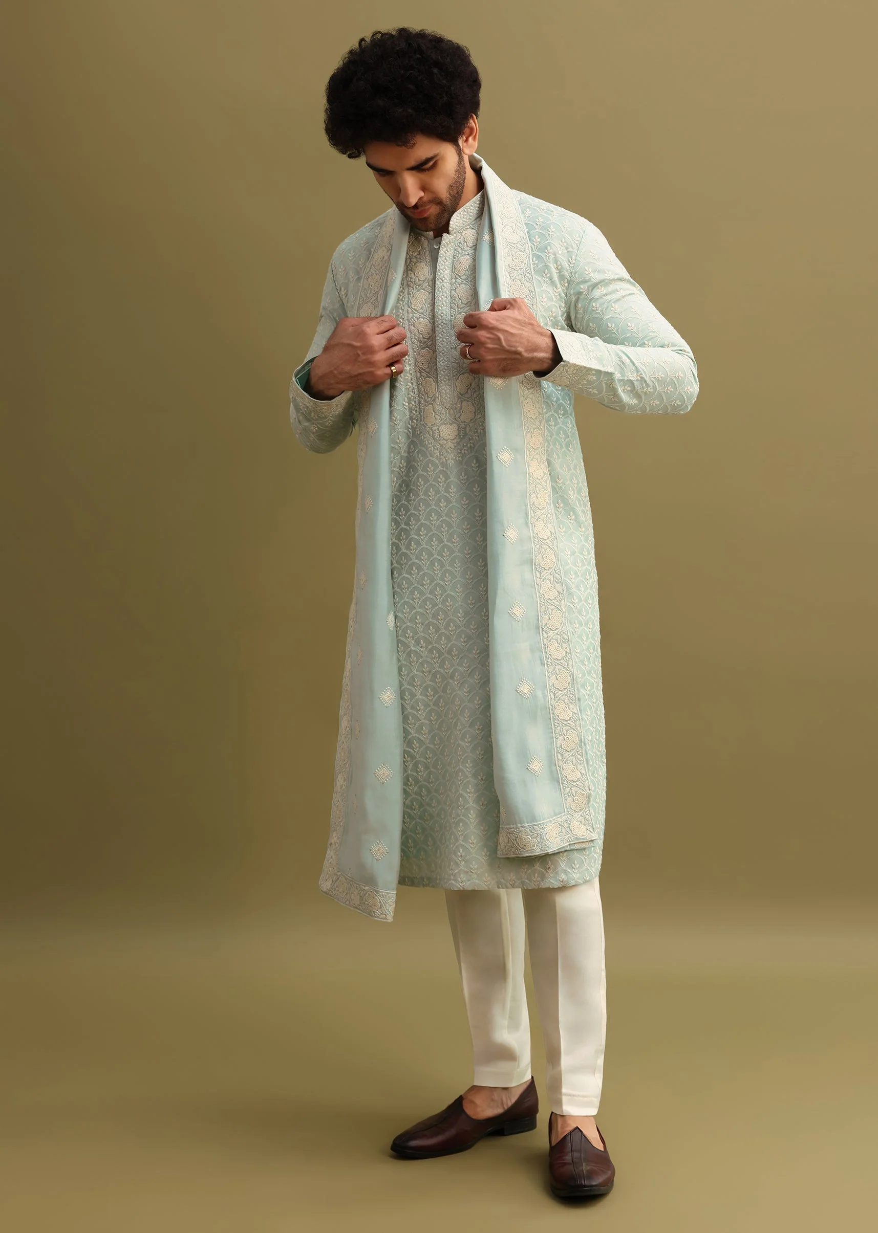 Green Resham Work Kurta Set With Dupatta - Image 4