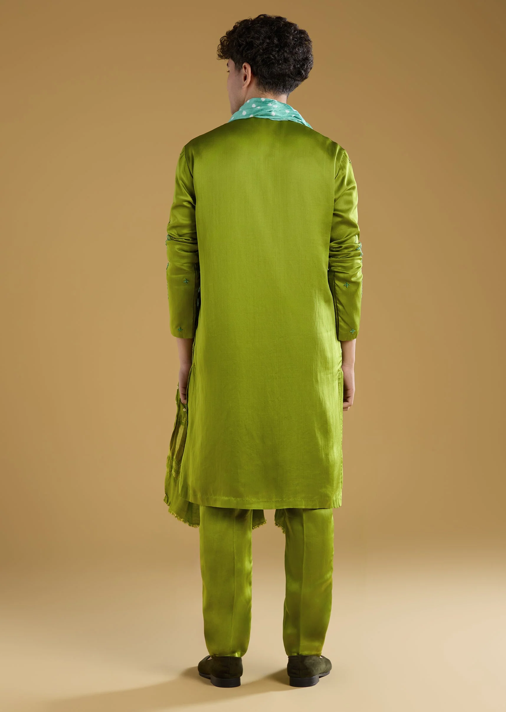Green Silk Embroidered Men's Kurta Set With Hand Dyed Bandhani Dupatta - Image 5