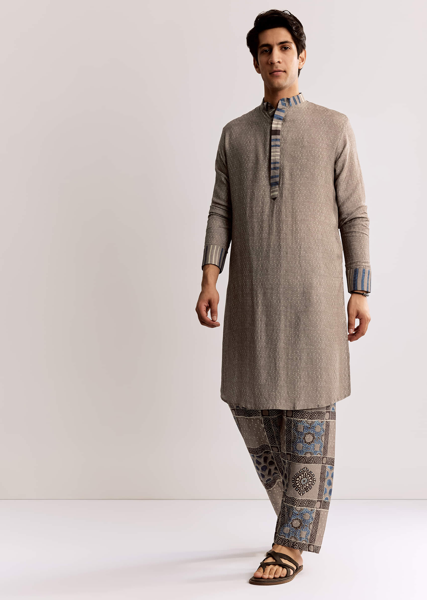 Grey Linen Kurta Set With Ajrakh Printed Pant - Image 4