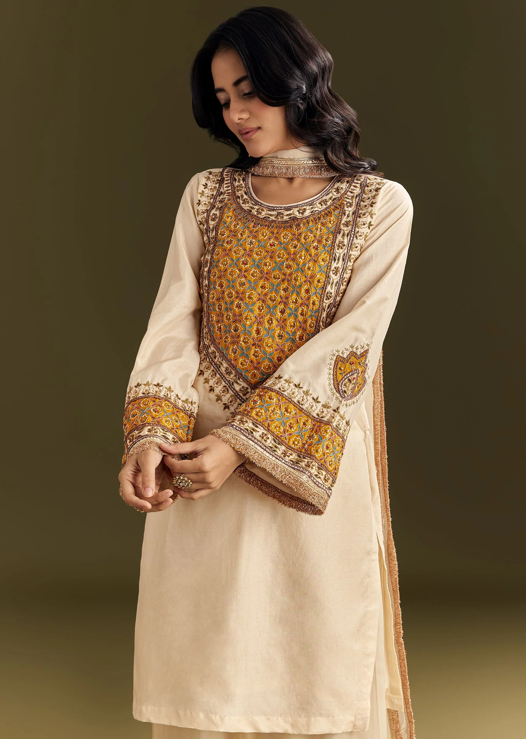 Ivory Silk Threadwork Kurta Patiala With Gotta Lace Organza Dupatta - Image 4