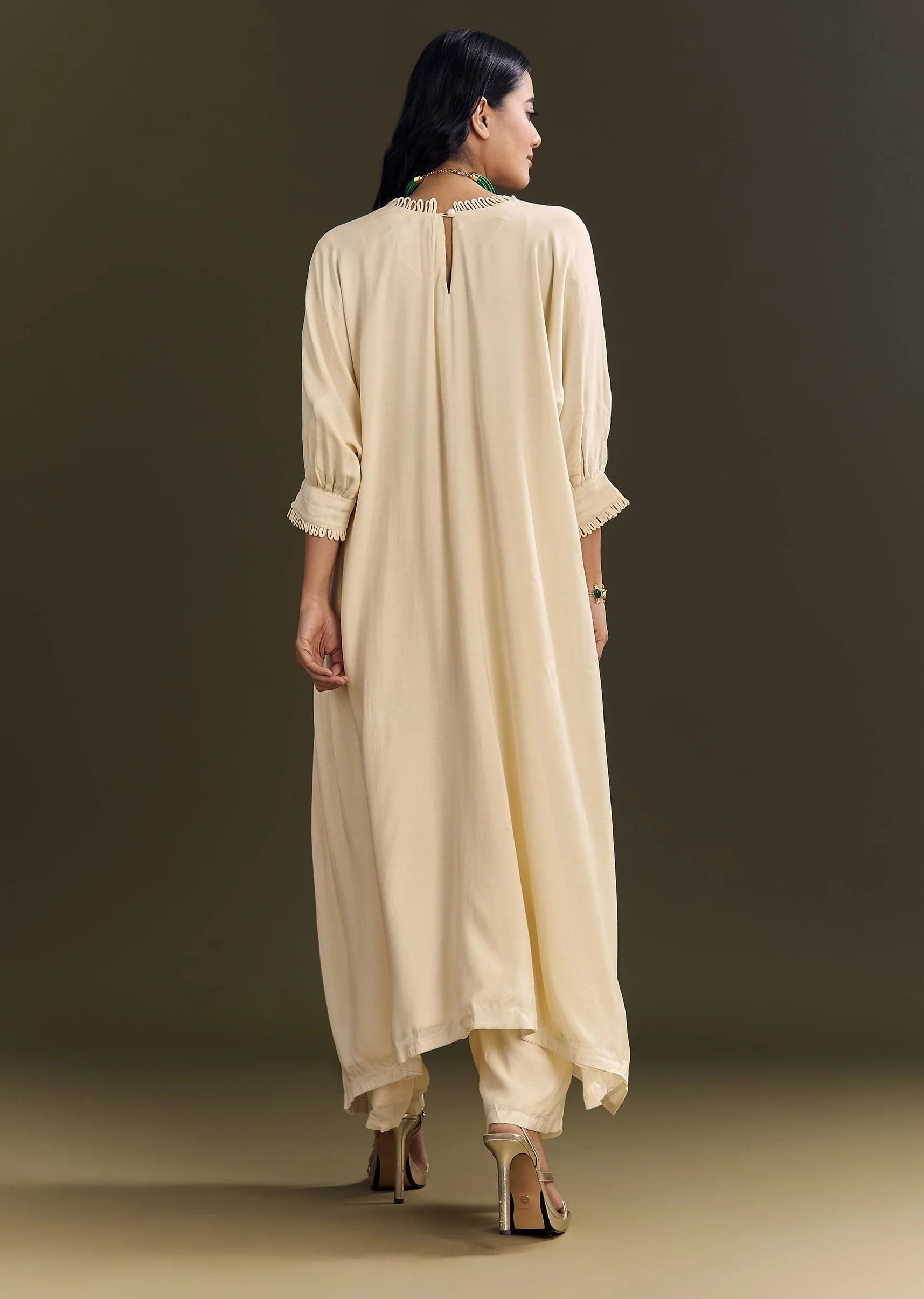 Ivory White Kurta Pant Set With Green Beaded Neckpiece - Image 5