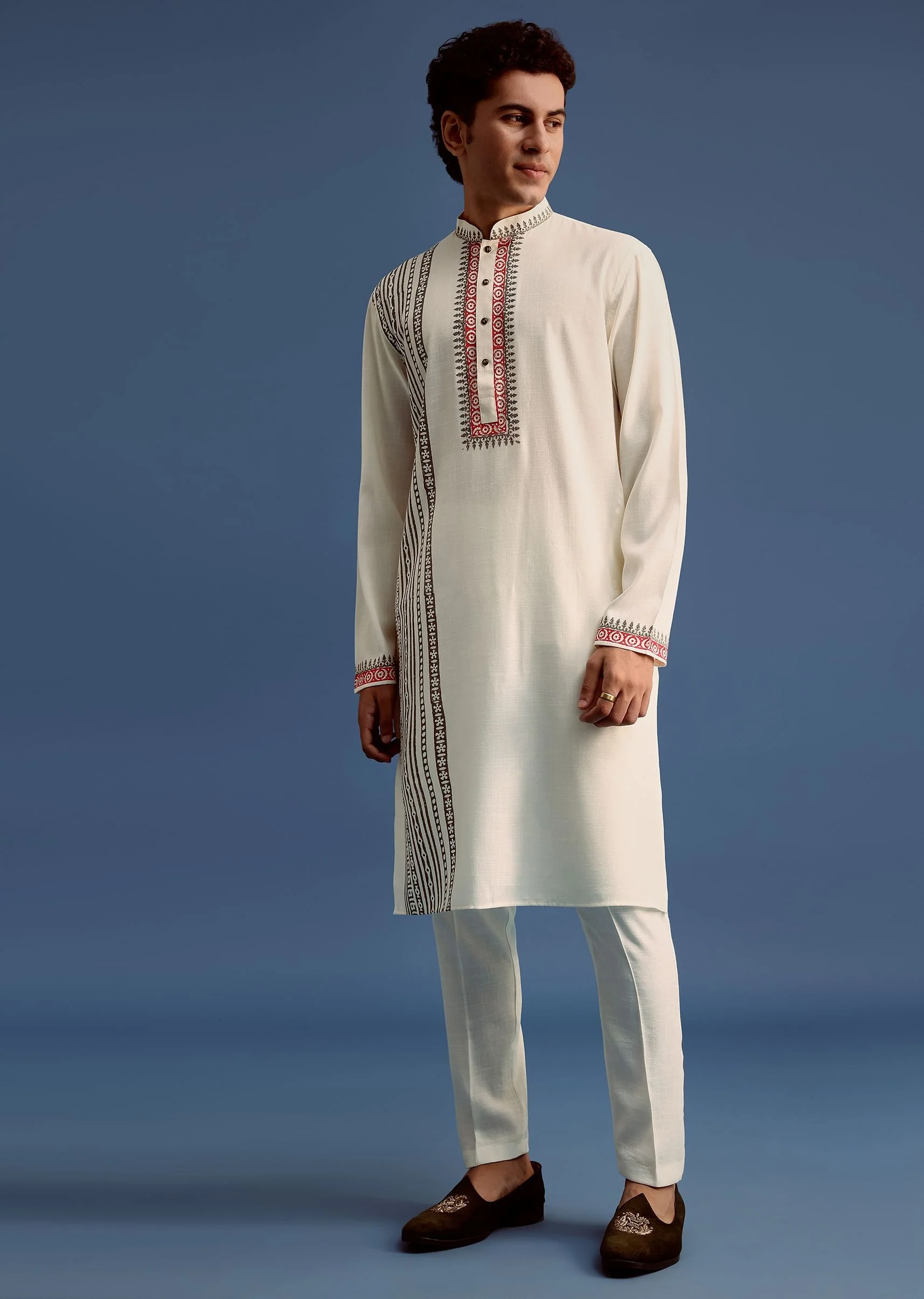 Off White Block Printed Kurta Set With Zari Hand Embroidery - Image 3