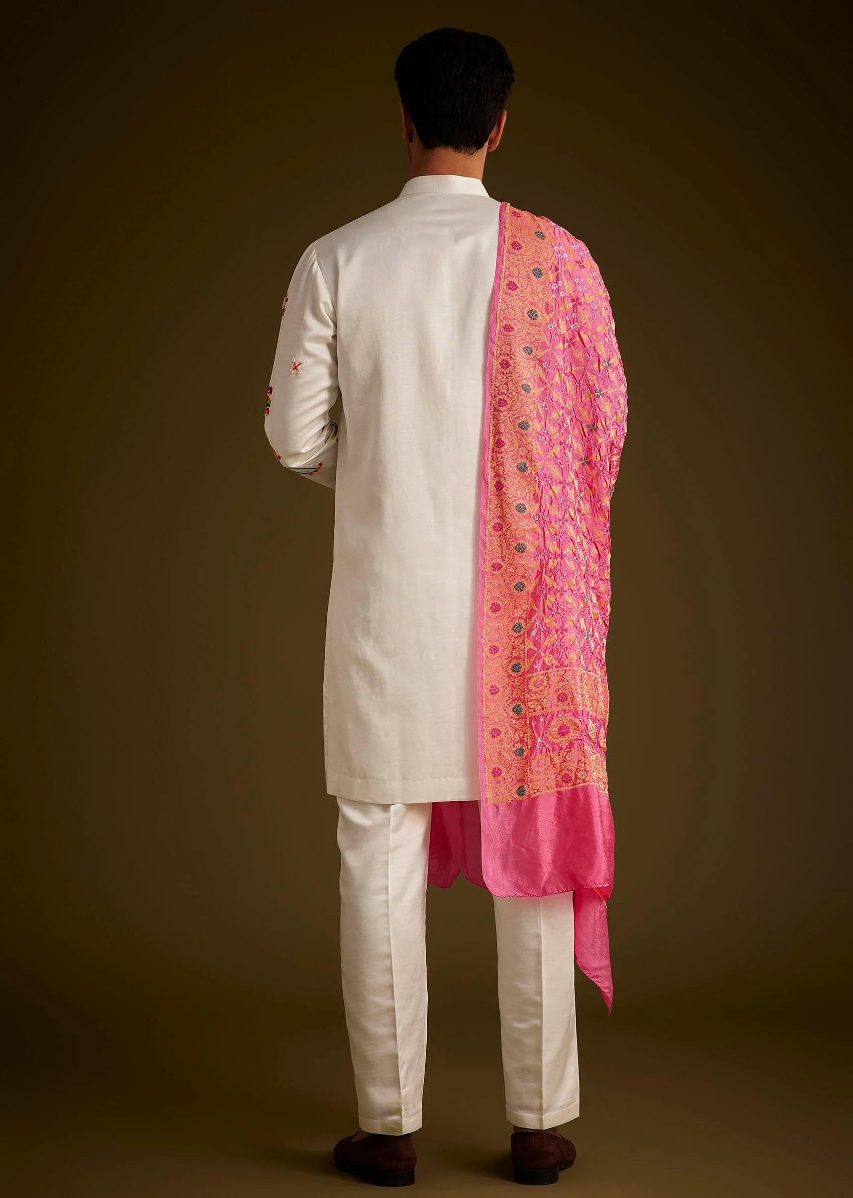 Off White Silk Thread Embroidered Kurta Set With Bandhani Dupatta - Image 5