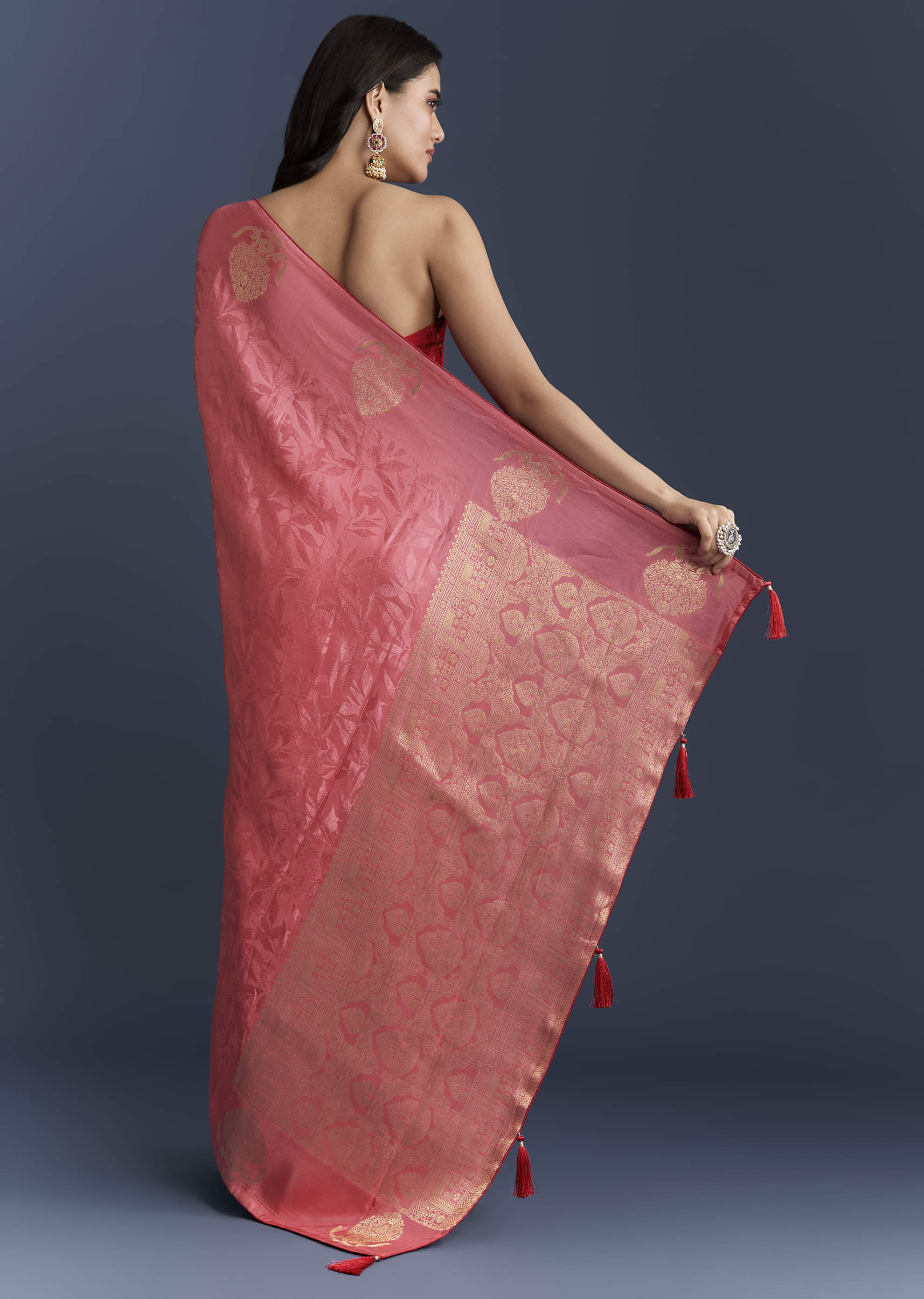 Peach Jacquard Woven Saree With Zari Work - Image 4