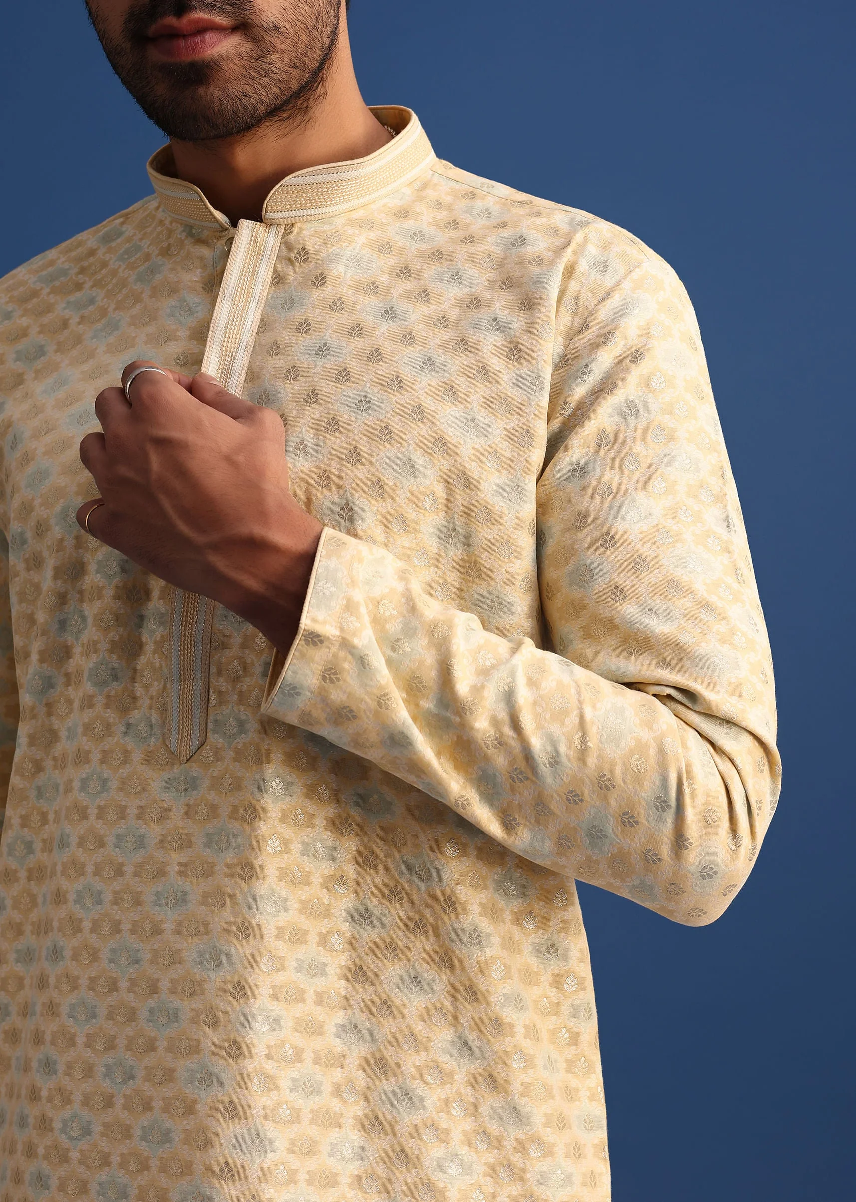 Peach Kurta Set With Foil Print Detail - Image 2
