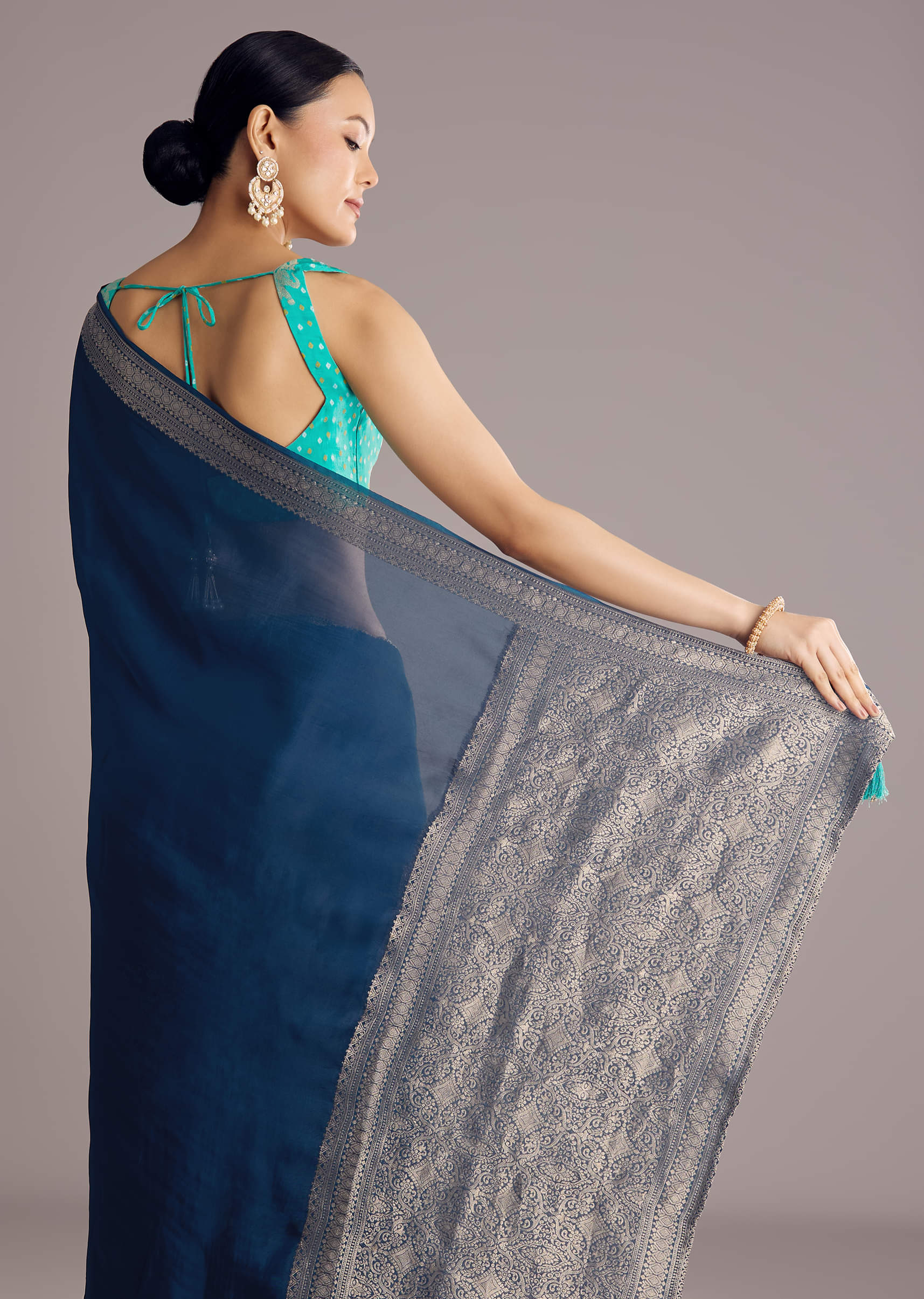 Peacock Blue Dola Silk Saree With Woven Border And Pallu - Image 4