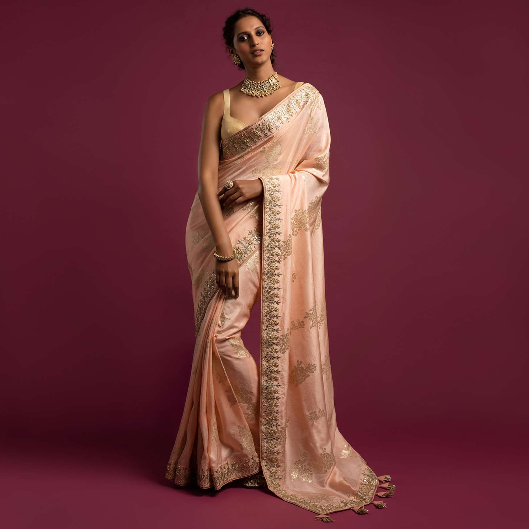 Powder Peach Banarasi Saree With Weaved Floral Motifs And Embroidered Border - Image 7