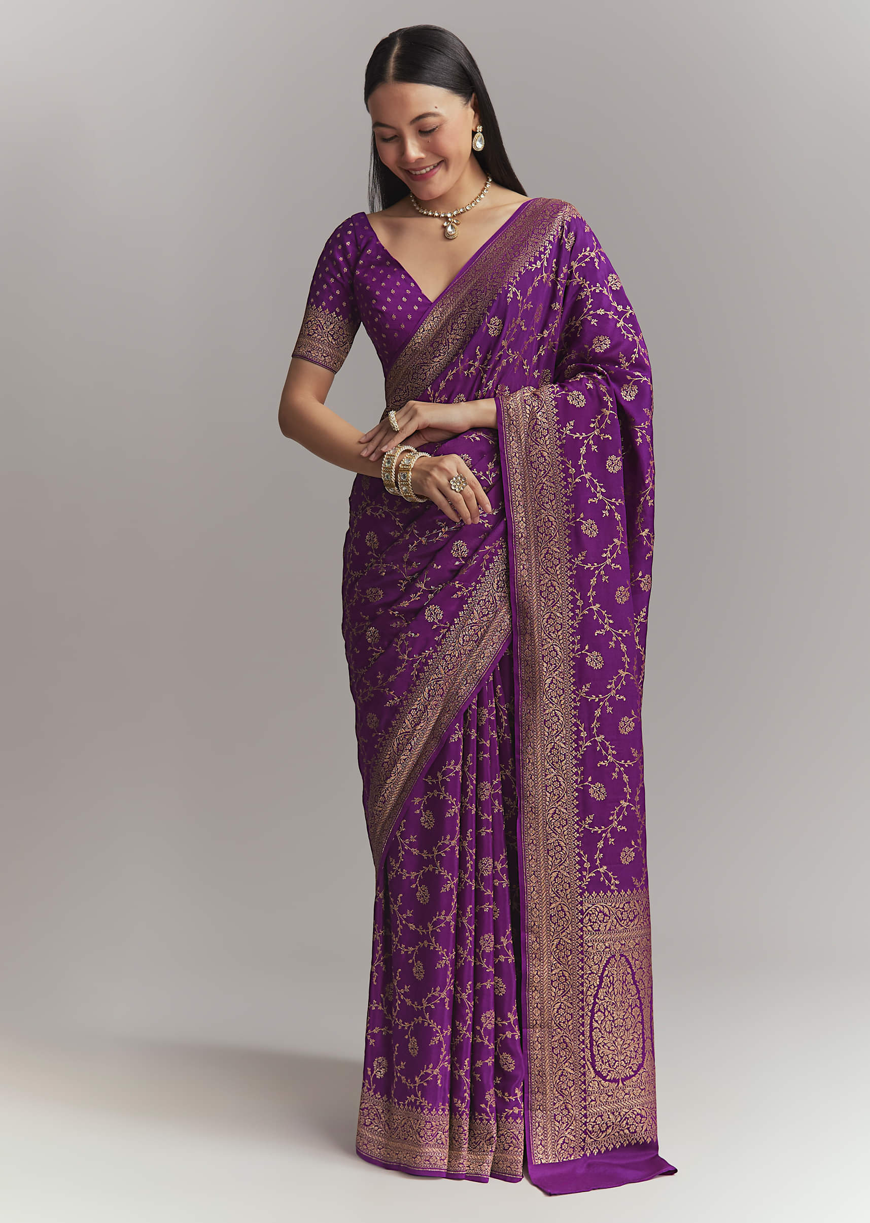 Purple Silk Woven Saree With Zari Jaal Work - Image 10