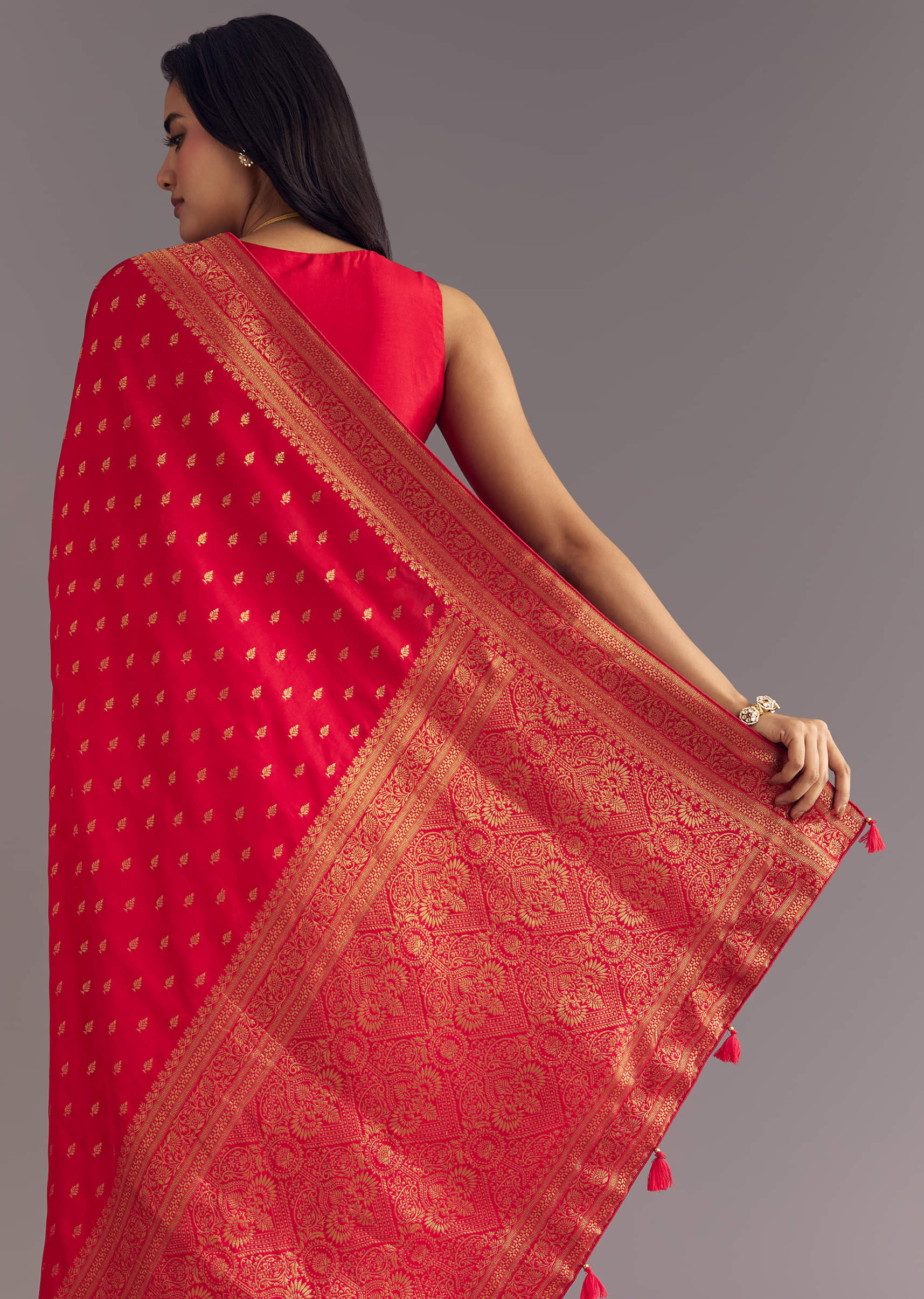 Red Dola Silk Butti Work Saree With Zari Border - Image 4
