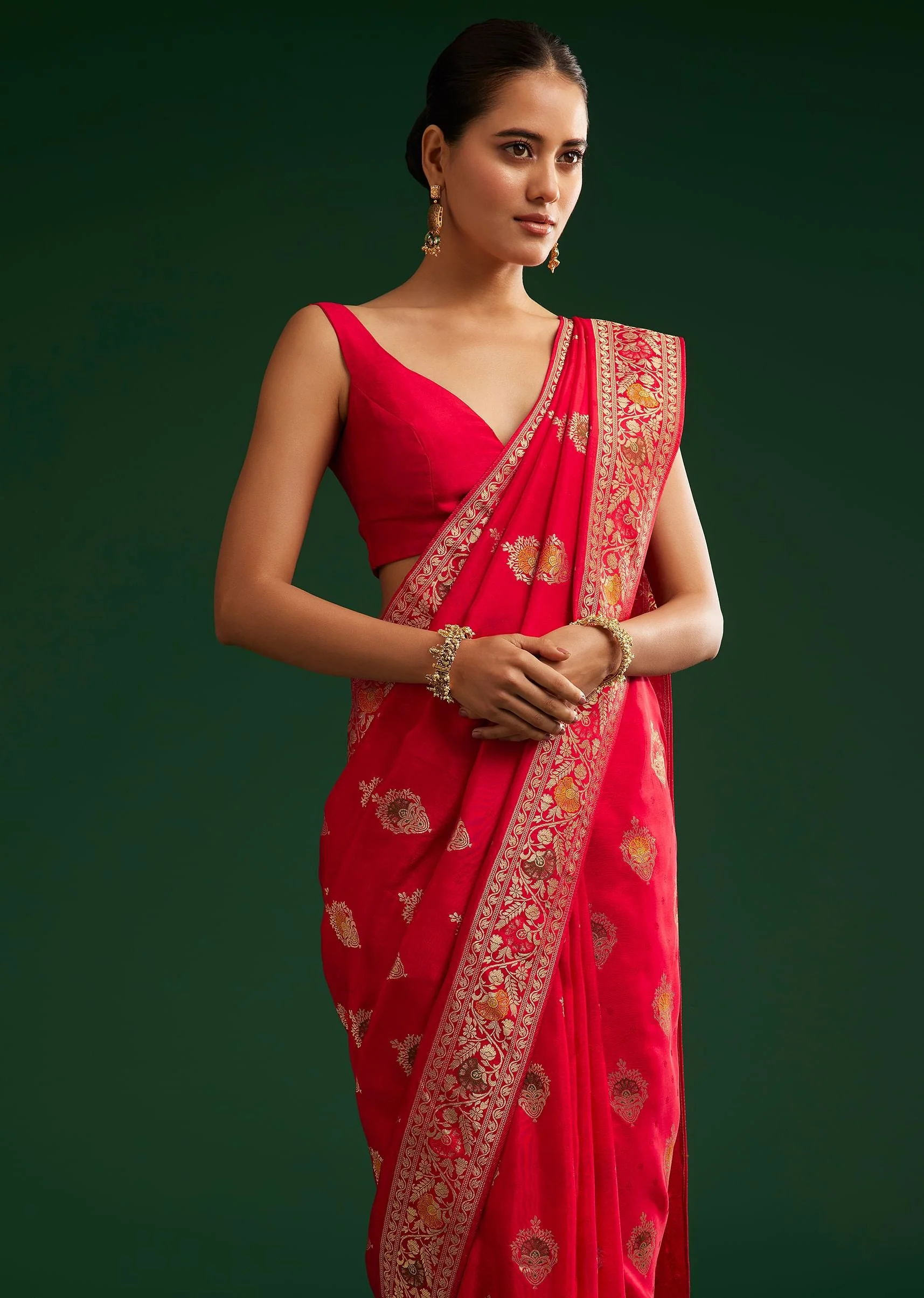 Red Dola Silk Saree With Zari Detailing - Image 5