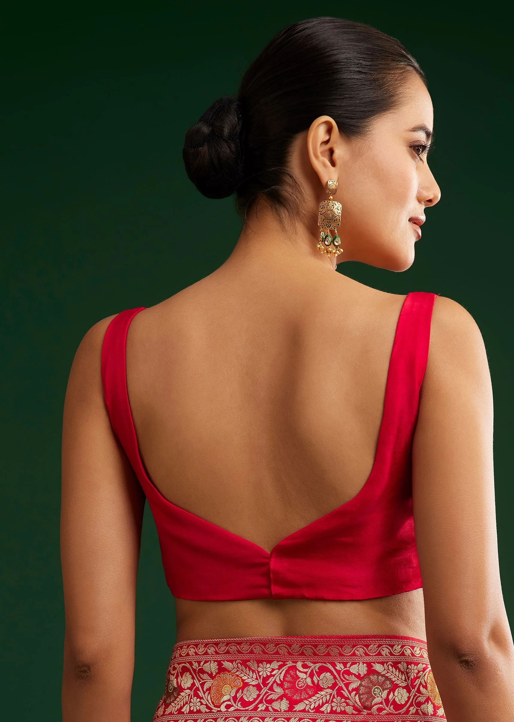 Red Dola Silk Saree With Zari Detailing - Image 8
