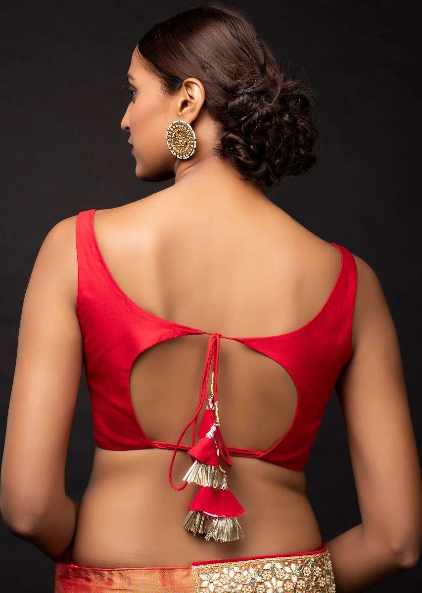 Red Sleeveless Blouse In Silk With Leaf Cut Neckline - Image 2