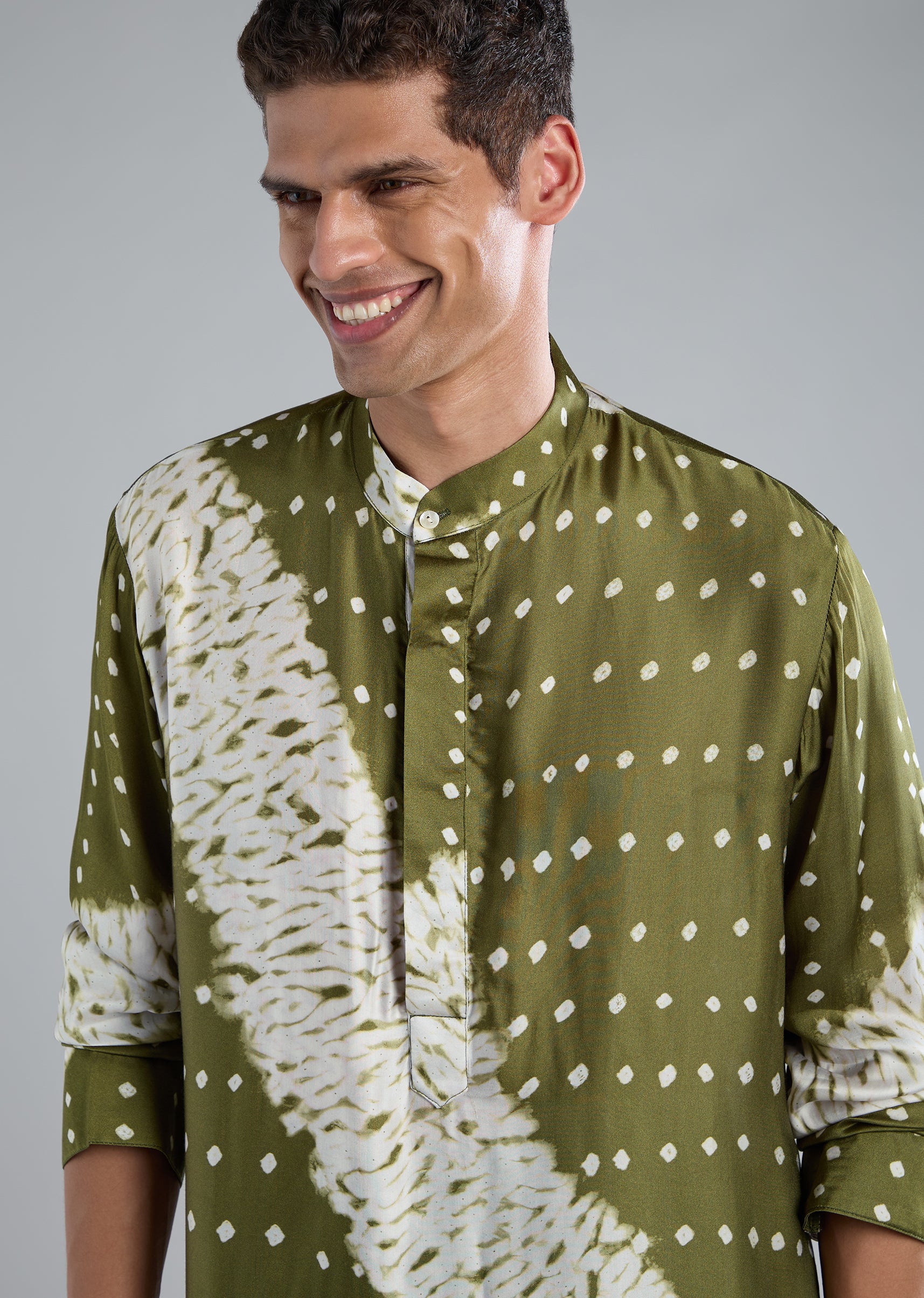 Vibrant Green Indo-Western Couple Set – Green Satin Indo-Western Set For Her And Green Bandhani Kurta Set For Him - Image 10
