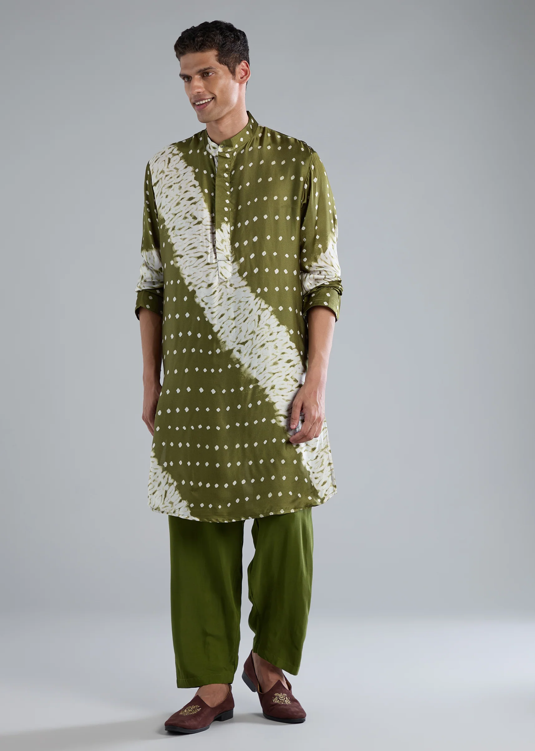 Vibrant Green Indo-Western Couple Set – Green Satin Indo-Western Set For Her And Green Bandhani Kurta Set For Him - Image 11