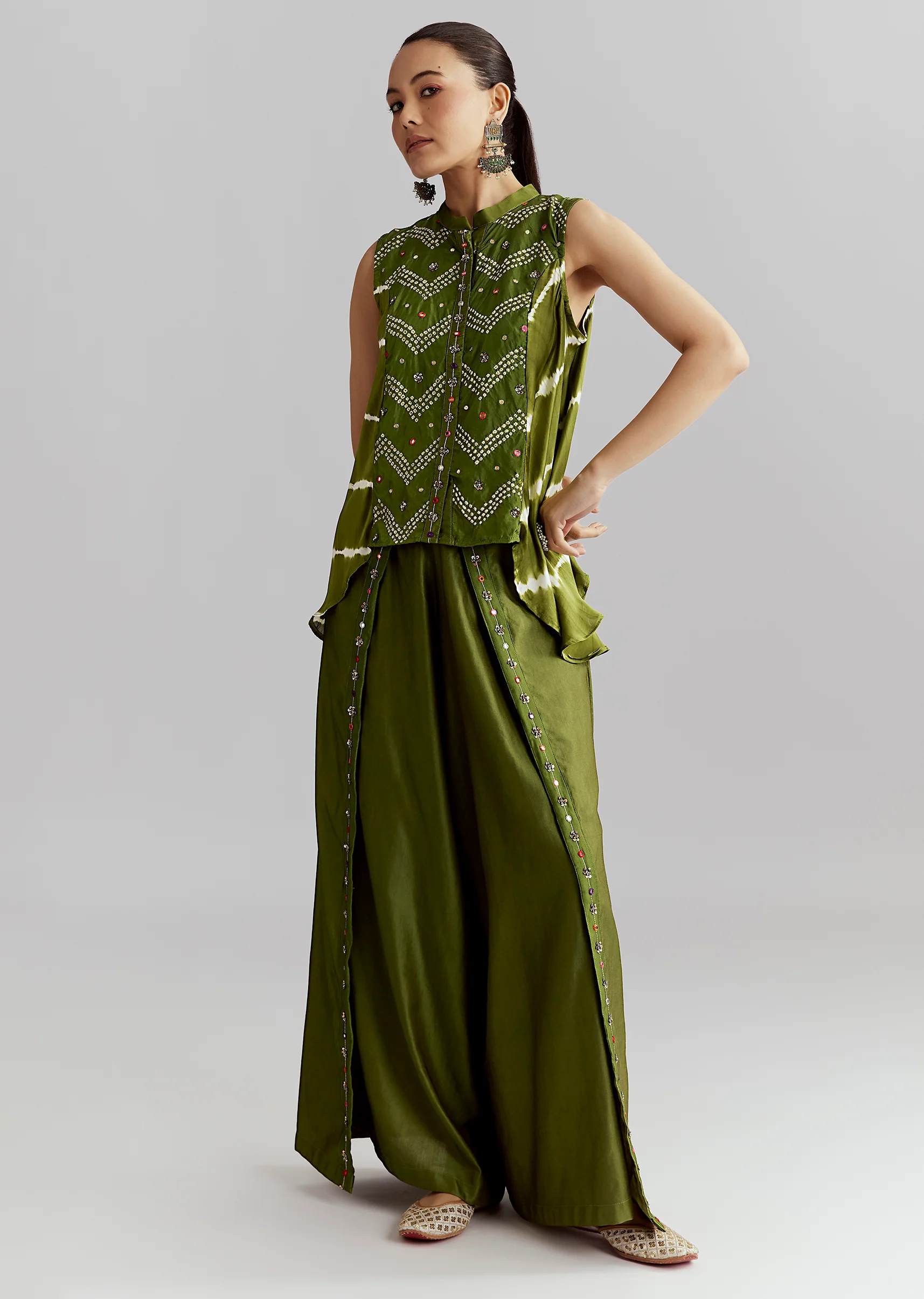 Vibrant Green Indo-Western Couple Set – Green Satin Indo-Western Set For Her And Green Bandhani Kurta Set For Him - Image 2
