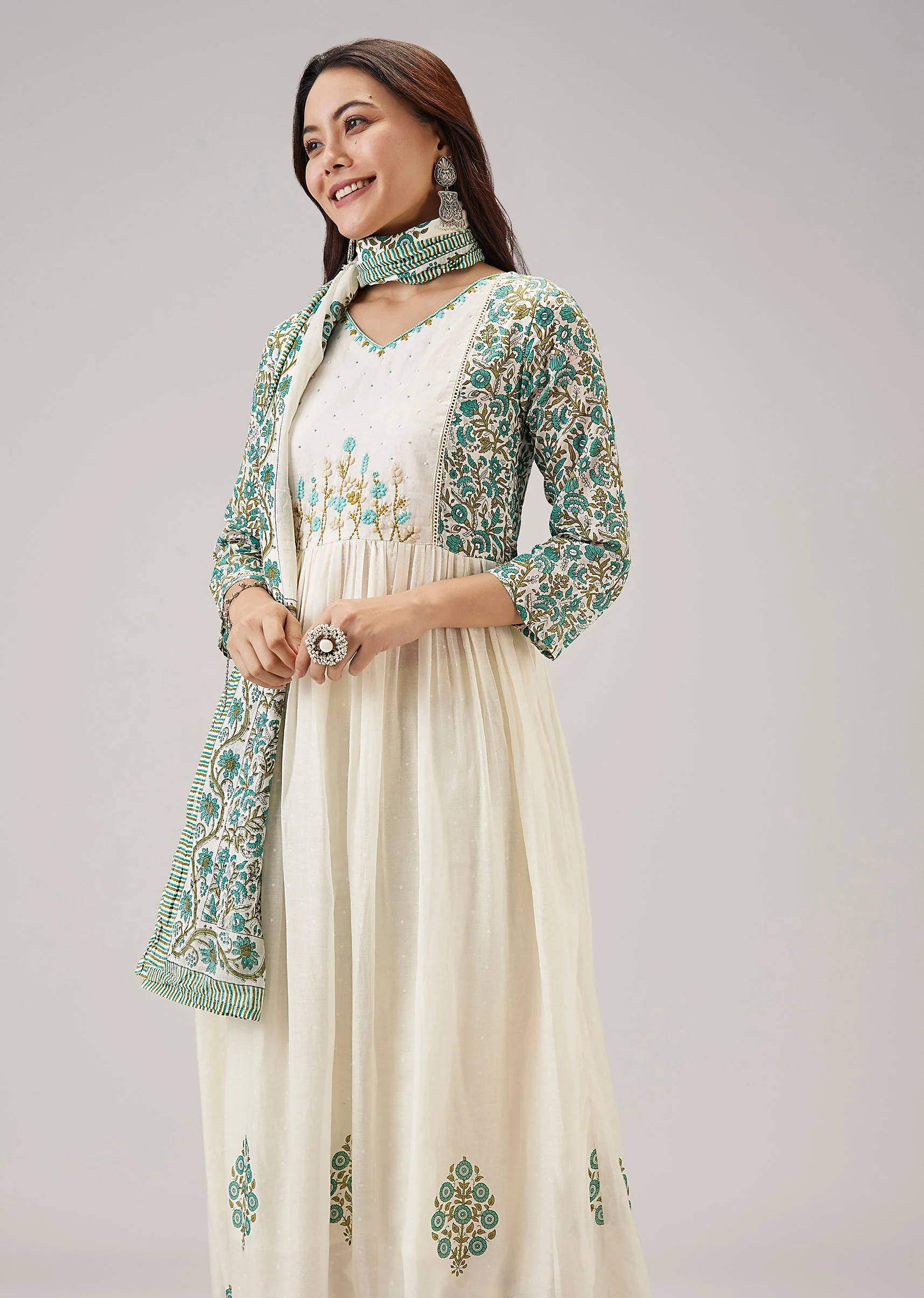 White Handcrafted Anarkali With Beads And Thread Embroidery - Image 3