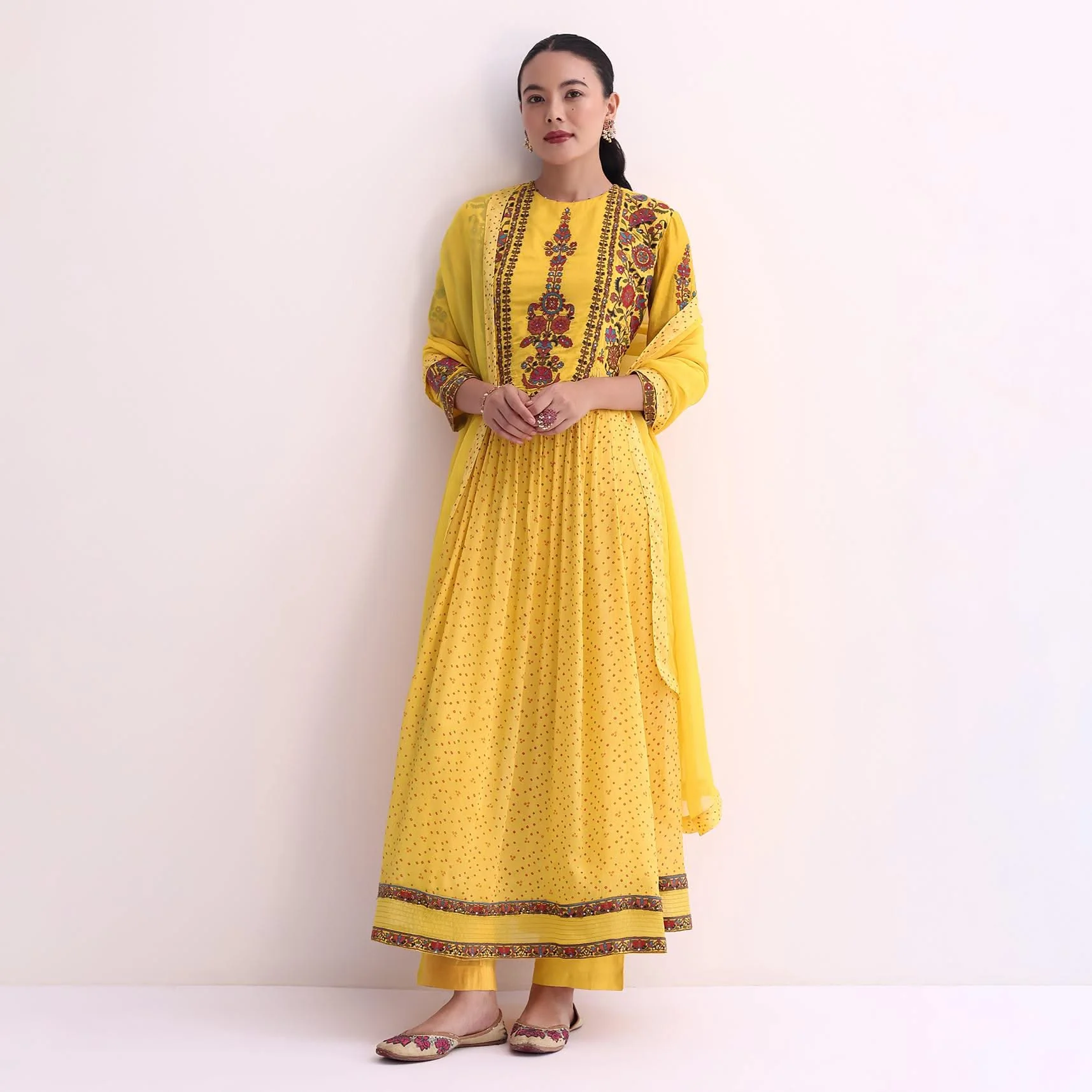 Yellow Chiffon Kurti Pant Set With Dupatta And Resham Thread Work - Image 8